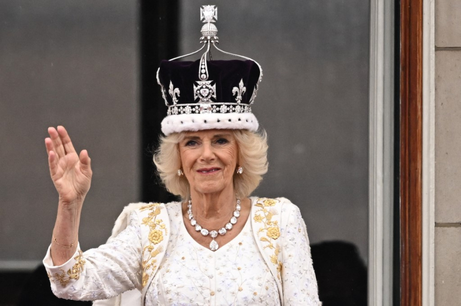 Rainha Camilla revela diagnóstico de pneumonia durante visita ao Catar