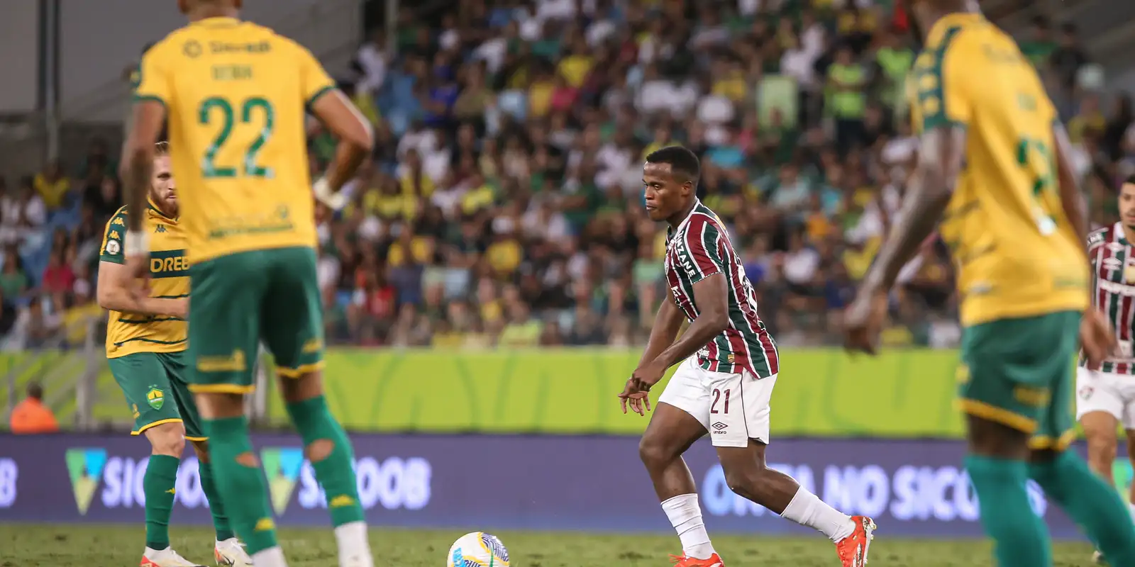 FLUMINENSE ENFRENTA CUIABÁ EM NOITE DECISIVA PARA FUGIR DO REBAIXAMENTO  